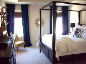 dark-blue-curtains-bedroom
